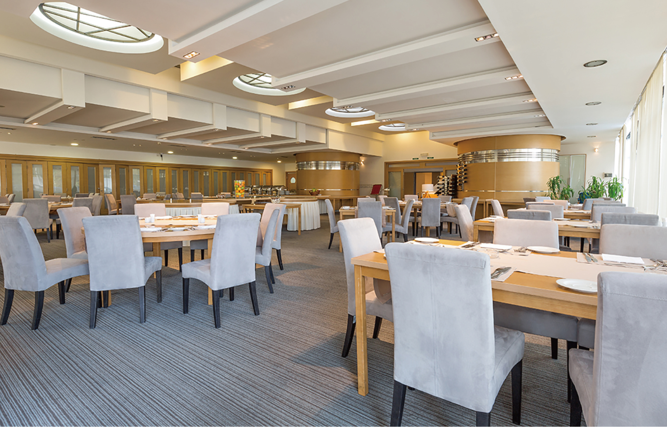 ホテル:催事・宴会場の誘導や演出